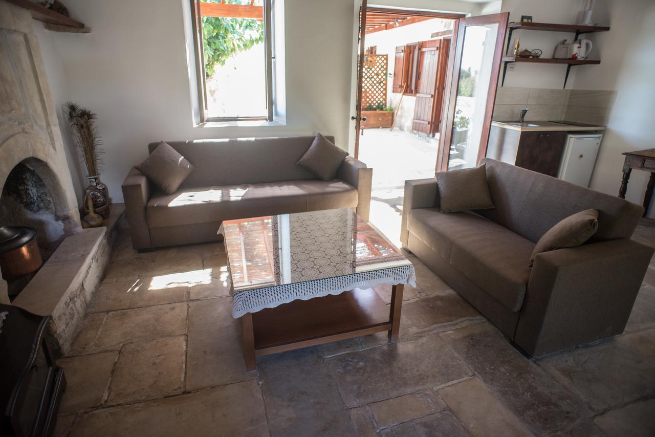 منزل الضيف Pano Akourdalia  في Chloe'S House المظهر الخارجي الصورة